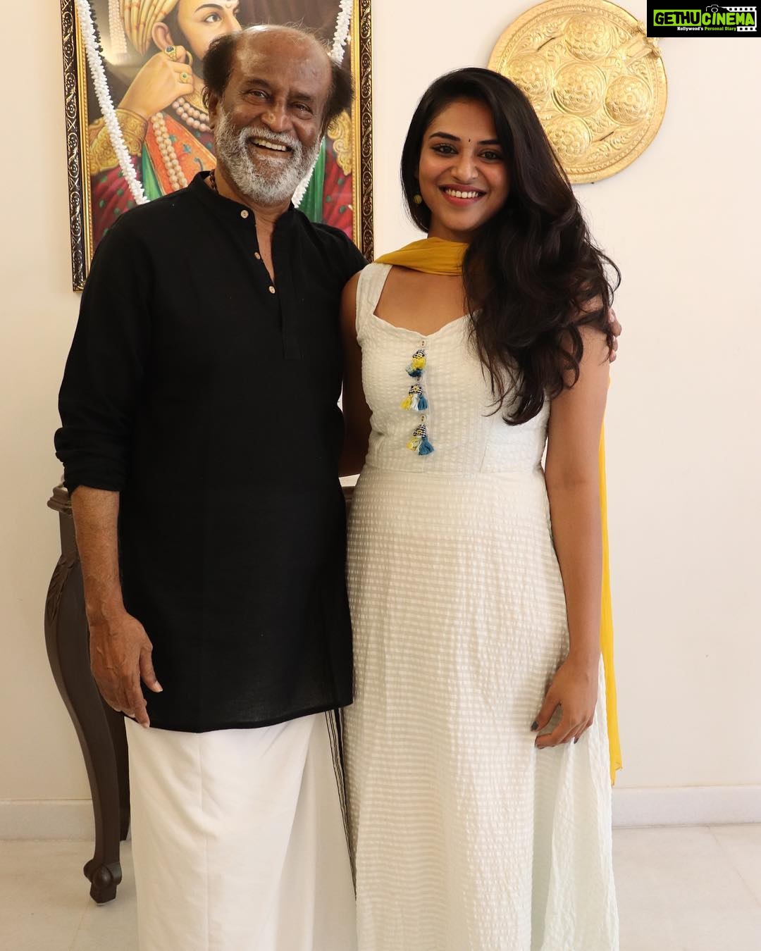 Indhuja Ravichandran Instagram - The one moment I longed for “The One and Only THALAIVAR’s appreciations for my performance” and it had happened in my second film itself !!!! 😍😍🕴🏾 Reason behind all this happenings - “Our one and only director #karthiksubbaraj sir “ Kudos to our #mercuryteam 😄