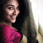 Indhuja Ravichandran Instagram - CIRCLE OF TRADITION!!!!! #selfclicks #portraitmode #sareelove #vintage !!!!!