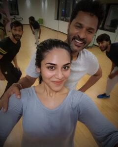Indhuja Ravichandran Instagram - Mercury coming!! #itsalwaysfun #mercurytimes #karthiksubbaraj #PD#whatastyle #besthuman #sanath #deepakparamesh#shashanth #anish#naughtypeoplearound #laughterheals #itsjustastart !!!!! 😇😇