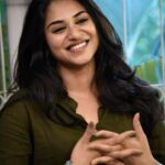 Indhuja Ravichandran Instagram - #behindwood #interviewtime #promo #lovelypeople #meyadhamaan #mercury #stonebench !!!!! ☺️