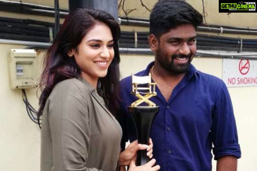 Indhuja Ravichandran Instagram - #KAMBALIPOOCHI short film won 2nd in #moviebuff !!! Happy to be a part of it 😊 all credits to the very talented @vg_bala !!! Wish to see u in the director seat soon 👍 tnq #suriya sir for the genuine initiative !!!!