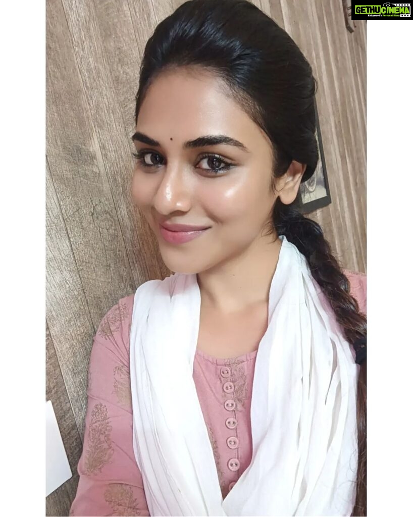 Indhuja Ravichandran Instagram - NOSTALGIA ✨ #mycollegelook