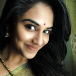 Indhuja Ravichandran Instagram - CIRCLE OF TRADITION!!!!! #selfclicks #portraitmode #sareelove #vintage !!!!!