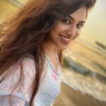 Indhuja Ravichandran Instagram - Believe In The Magic Of Simple Moments Hava A Happy ஞாயிற்றுக் கிழமை 🌞 #sunvibes #goldenhour