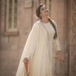 Indhuja Ravichandran Instagram - மொழியில்லை என்றால் இங்கே இடமில்லை என்றே அறிவாய் ! விழித்துக்கொள் தமிழா முன்னே இணைத்துக்கொள் தமிழால் உன்னை! அனைவருக்கும் என் இனிய தமிழ் புத்தாண்டு நல்வாழ்த்துக்கள் 🙏 . . . Wardrobe @rehanabasheerofficial 🤍