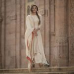 Indhuja Ravichandran Instagram - மொழியில்லை என்றால் இங்கே இடமில்லை என்றே அறிவாய் ! விழித்துக்கொள் தமிழா முன்னே இணைத்துக்கொள் தமிழால் உன்னை! அனைவருக்கும் என் இனிய தமிழ் புத்தாண்டு நல்வாழ்த்துக்கள் 🙏 . . . Wardrobe @rehanabasheerofficial 🤍