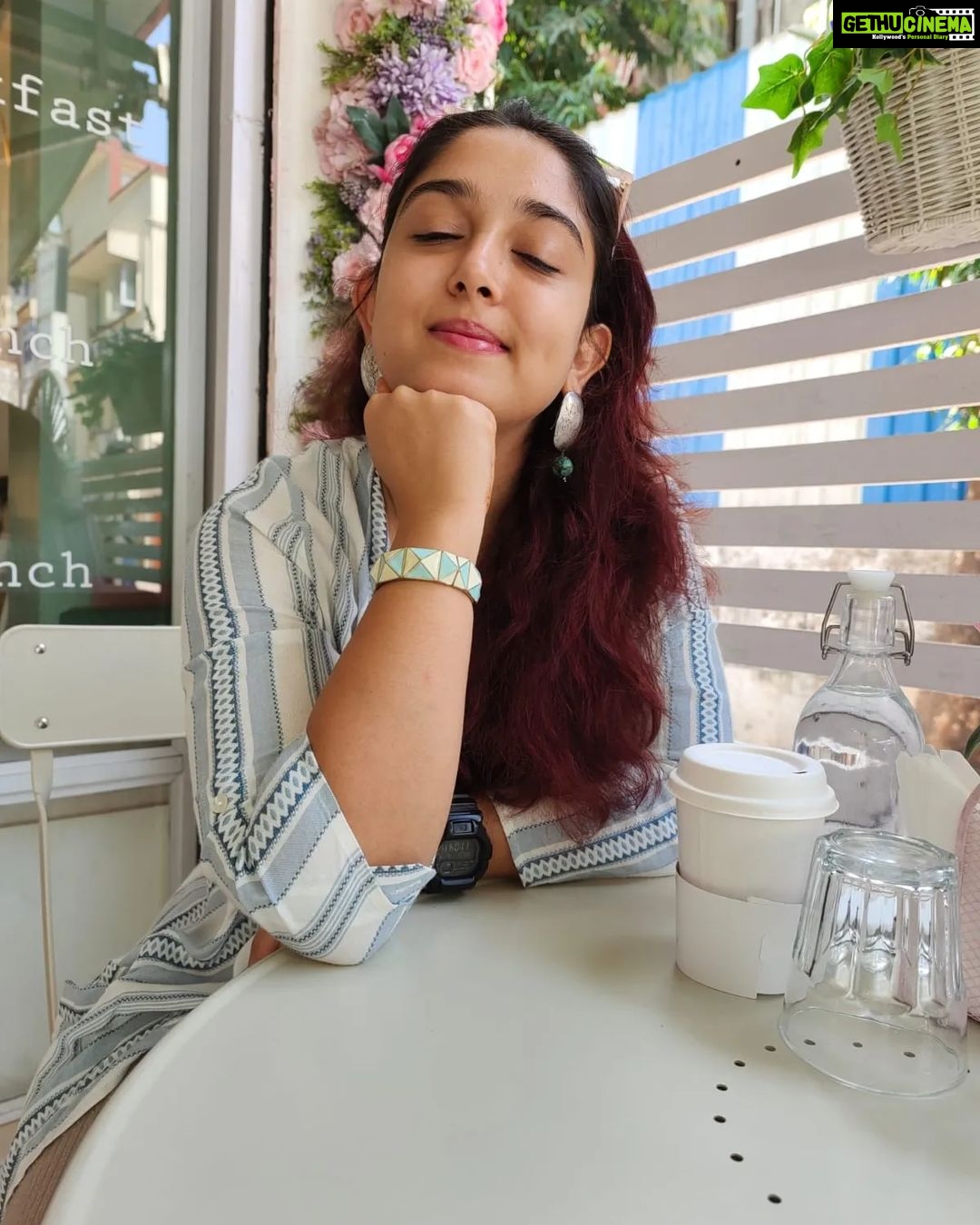 Ira Khan Instagram - Today was a terrible coffee day for me. So throwback to a good coffee day. Please notice my fully coordinated outfit and accessories 😎 📸 @nupur_shikhare