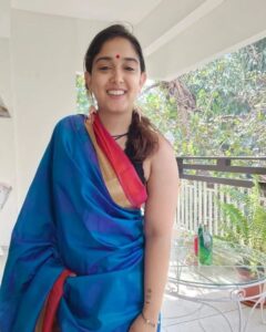 Ira Khan Instagram - What a pretty colour! This sunday is Dadi's saree❤
It's silk. That's all I know.
.
.
.
#sareesunday #dressup #handmedown #secondhandfashion #sunday #familylunch #lunch