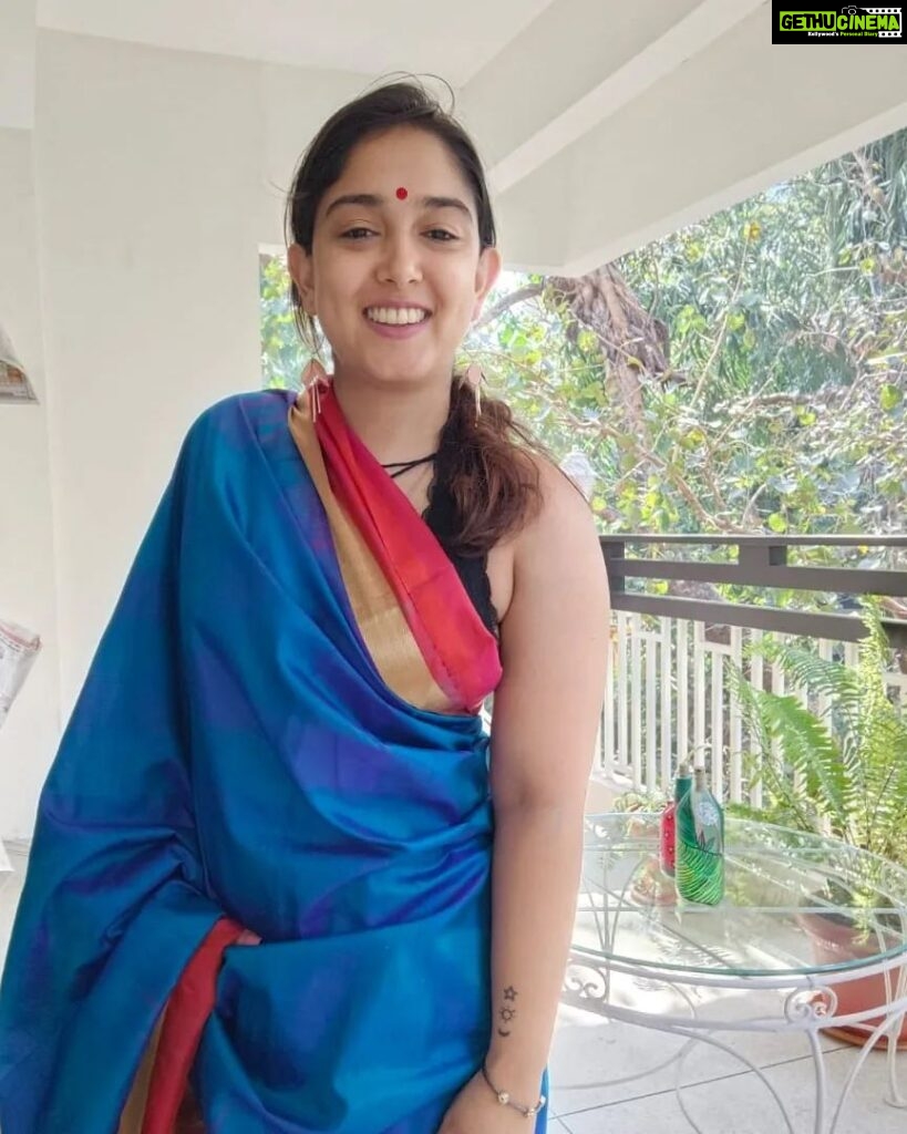 Ira Khan Instagram - What a pretty colour! This sunday is Dadi's saree❤ It's silk. That's all I know. . . . #sareesunday #dressup #handmedown #secondhandfashion #sunday #familylunch #lunch