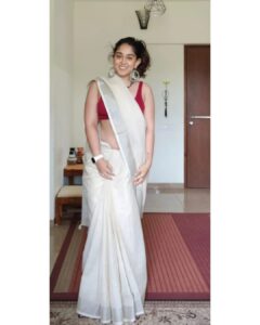 Ira Khan Instagram - Khadi cotton saree from Bombay.
Happy Sunday!
@pritam_shikhare thank for the saree!
Please don't miss the handbags!
.
.
.
#sareesunday #saree #weekend #cotton #sunday #dressup #calvinklein #secondhandfashion
