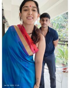 Ira Khan Instagram - What a pretty colour! This sunday is Dadi's saree❤
It's silk. That's all I know.
.
.
.
#sareesunday #dressup #handmedown #secondhandfashion #sunday #familylunch #lunch