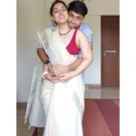 Ira Khan Instagram - Khadi cotton saree from Bombay. Happy Sunday! @pritam_shikhare thank for the saree! Please don't miss the handbags! . . . #sareesunday #saree #weekend #cotton #sunday #dressup #calvinklein #secondhandfashion