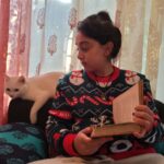Ira Khan Instagram - I was going to put away my Christmas sweater but then today was cold! And 20° in Bombay is pretty much a snow day. So... No business like snow business! Wiza agrees. . . . #christmas #christmassweater #sweaterweather #bombay #winter #cat #cuddle #allineedismycatandmybook