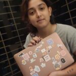 Ira Khan Instagram – #notetoself

I’m starting a thing where I actively remind myself of useful things I’ve learnt. I’ll share with context.
But my point is, make your own.
Because when we’re feeling down and out… we forget lots of things that we already know. 
And it’s okay. It happens. But that’s when you need reminders.
That it’s okay. To drink water. Hug a friend. You can try again tomorrow. Take a shower. Get out of your house. Do some push-ups. Whatever your note to yourself is.
You can be a source of your own knowledge.
Happy Monday💛