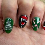 Ira Khan Instagram – MERRY CHRISTMAS Y’ALL🎄
How beautiful is this nail art!?
I spent the whole time watching in amazement. I can’t even put clean, neat, solid colour nail paint!