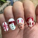 Ira Khan Instagram – MERRY CHRISTMAS Y’ALL🎄
How beautiful is this nail art!?
I spent the whole time watching in amazement. I can’t even put clean, neat, solid colour nail paint!