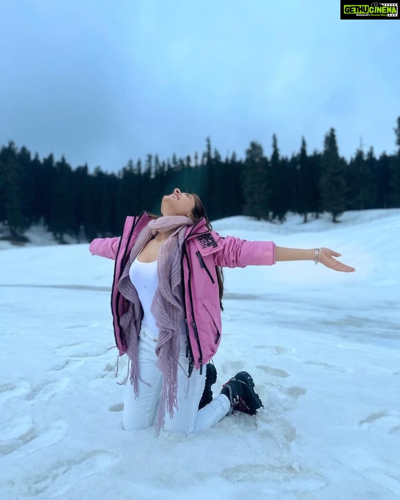 Ishita Raj Sharma Instagram - Ice ice and baby! ☃️ Gulmarg
