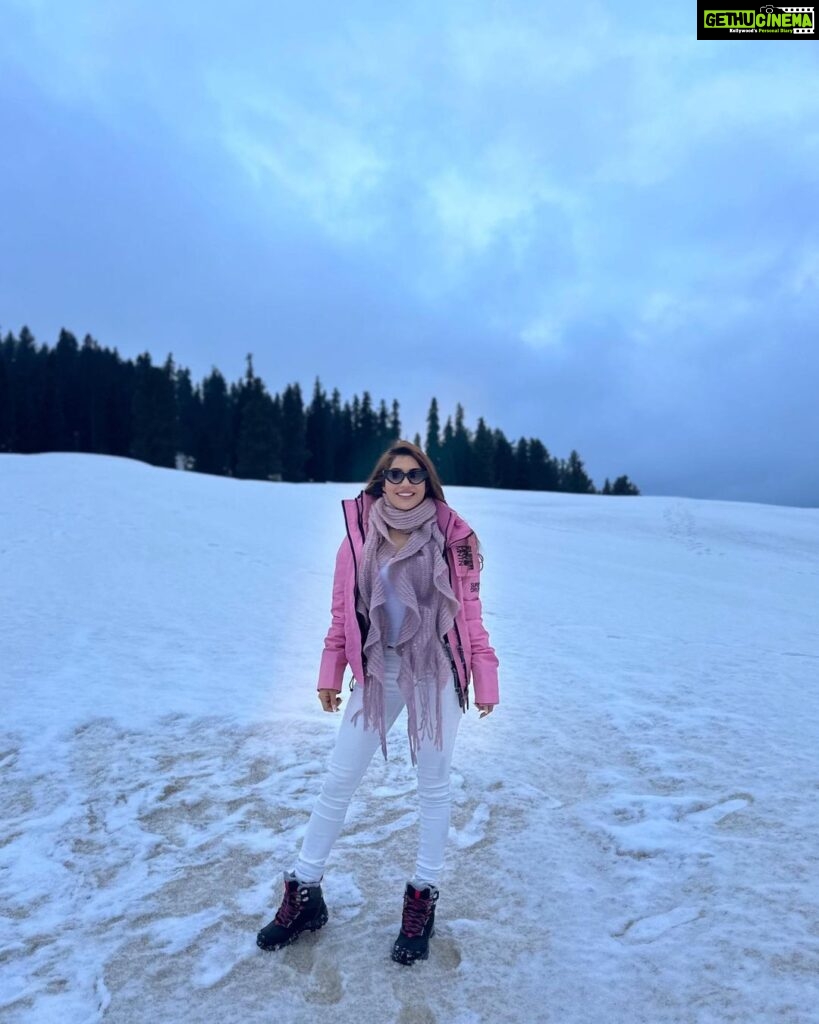 Ishita Raj Sharma Instagram - Ice ice and baby! ☃️ Gulmarg