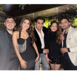 Ishita Raj Sharma Instagram - Out of 100 pictures when only 9 comes clear, it’s called a Not-so-BLAQ youngsters 😉 @anisshamazumder #ankit #lastdayassingle #bhaikishadi #familyislove #familia #youngstersnights New Delhi