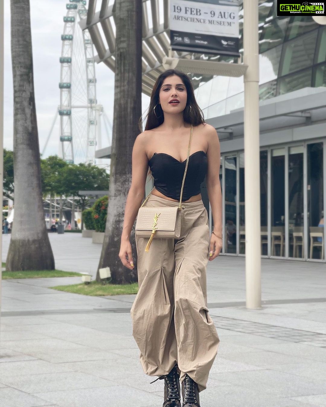 Ishita Raj Sharma Instagram - Oomph it up, they said! 😜 Singapore City