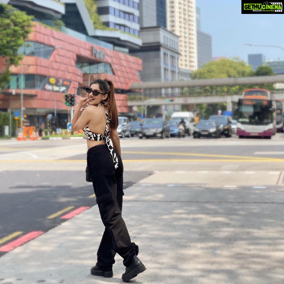 Ishita Raj Sharma Instagram - Walk-in my runway 💃🏻 Singapore City