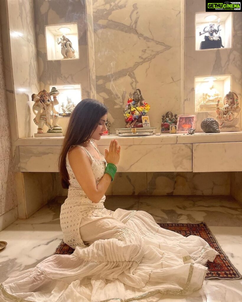 Ishita Raj Sharma Instagram - श्री कृष्ण गोविंद हरे मुरारी, हे नाथ नारायण वासुदेव!! #janamashtami Home, Delhi