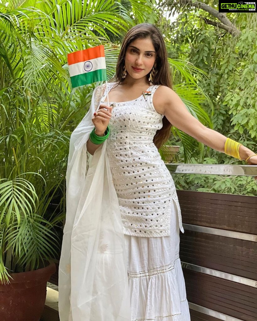 Ishita Raj Sharma Instagram - Carrying my own little INDIA in my heart❤️ Happy Independence #foreverthatIndian Home, Delhi