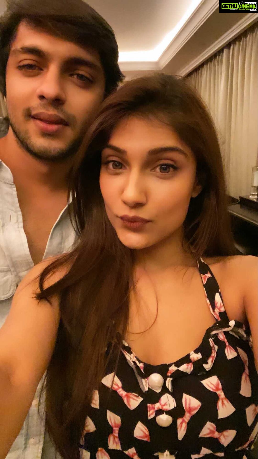 Ishita Raj Sharma Instagram - I know how how shy u get when it comes to puting your life up on social media .. but here’s my gift to u on rakhi.. puting this one Up 😝I know u will kill me for this But today I can do this to u! Spare the calls to ask me to take it down😅 happy rakhshabandhan @iamrishiraj_ heheh This song though🥰 Ps- The only things that needs to be edited is my voice haha 🤐😂
