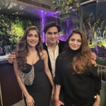 Ishita Raj Sharma Instagram - Out of 100 pictures when only 9 comes clear, it’s called a Not-so-BLAQ youngsters 😉 @anisshamazumder #ankit #lastdayassingle #bhaikishadi #familyislove #familia #youngstersnights New Delhi