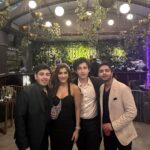 Ishita Raj Sharma Instagram - Out of 100 pictures when only 9 comes clear, it’s called a Not-so-BLAQ youngsters 😉 @anisshamazumder #ankit #lastdayassingle #bhaikishadi #familyislove #familia #youngstersnights New Delhi