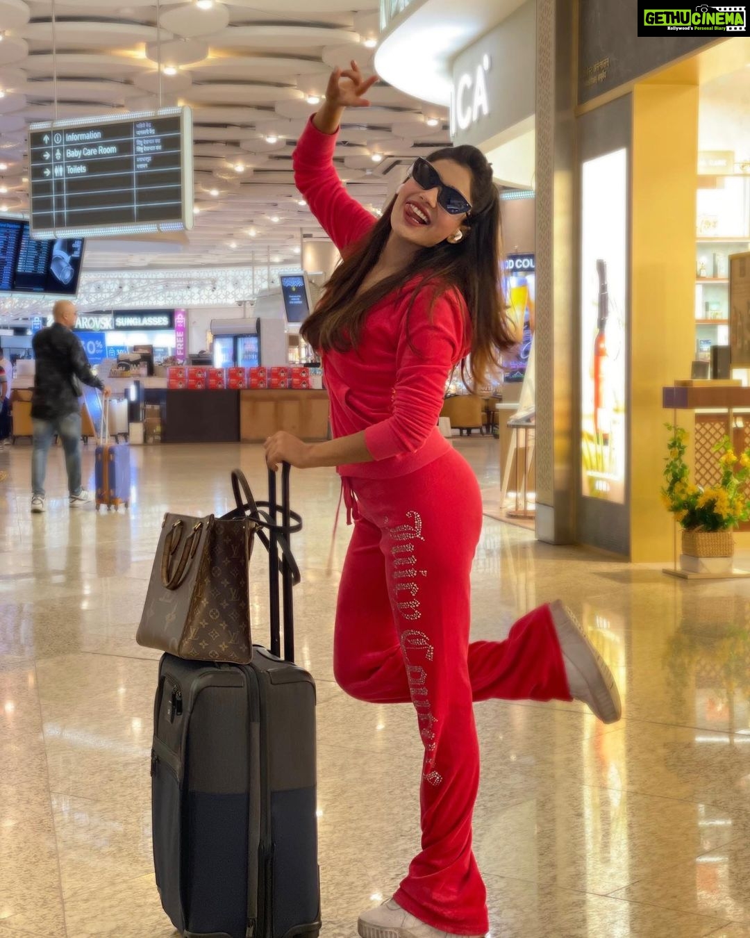 Ishita Raj Sharma Instagram - Travel before you run outta time! Now I’m running late, ok bye Bon Voy! Terminal 1 DXB International Airport