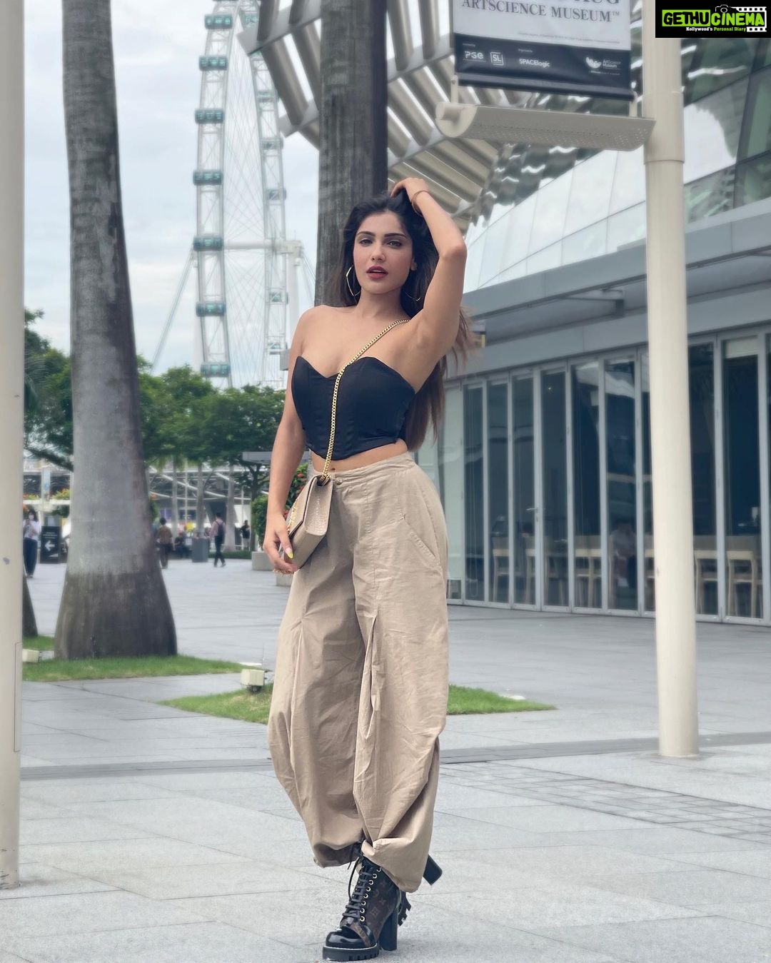 Ishita Raj Sharma Instagram - Oomph it up, they said! 😜 Singapore City