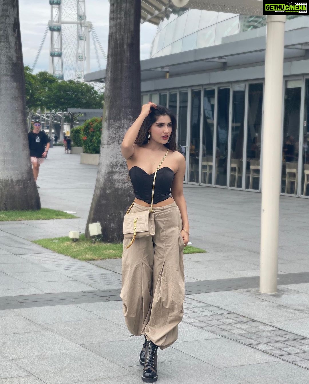 Ishita Raj Sharma Instagram - Oomph it up, they said! 😜 Singapore City