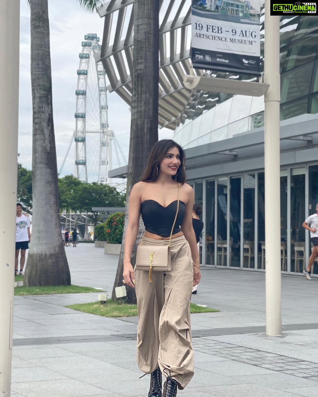 Ishita Raj Sharma Instagram - Oomph it up, they said! 😜 Singapore City