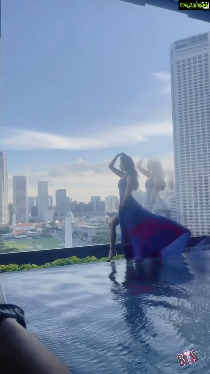 Ishita Raj Sharma Instagram - When work’s like this, What more to wish🤷🏻♀️😃🎥 Marina Bay Singapore