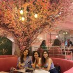 Ishita Raj Sharma Instagram – Outta the Pink, quite literally!
.
And thats how our slumber rooter night jus got started!