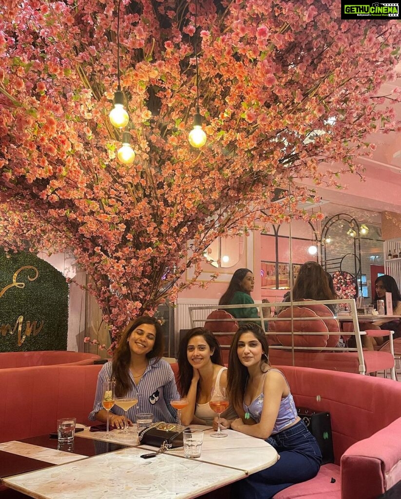 Ishita Raj Sharma Instagram - Outta the Pink, quite literally! . And thats how our slumber rooter night jus got started!