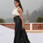 Ishita Raj Sharma Instagram - 🤍🖤