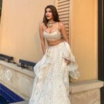 Ishita Raj Sharma Instagram - Amour blanc 🤍🕊 #yaarkishaadithi . Outfit - @dishapatilprecouture Styled by- @spacemuffin27 stylebyj16@gmail.com Jewellery-@zevar_geeta Makeup -@allaboutface_by_nidhishah Hair-@salomipillai Amarvilas, Agra