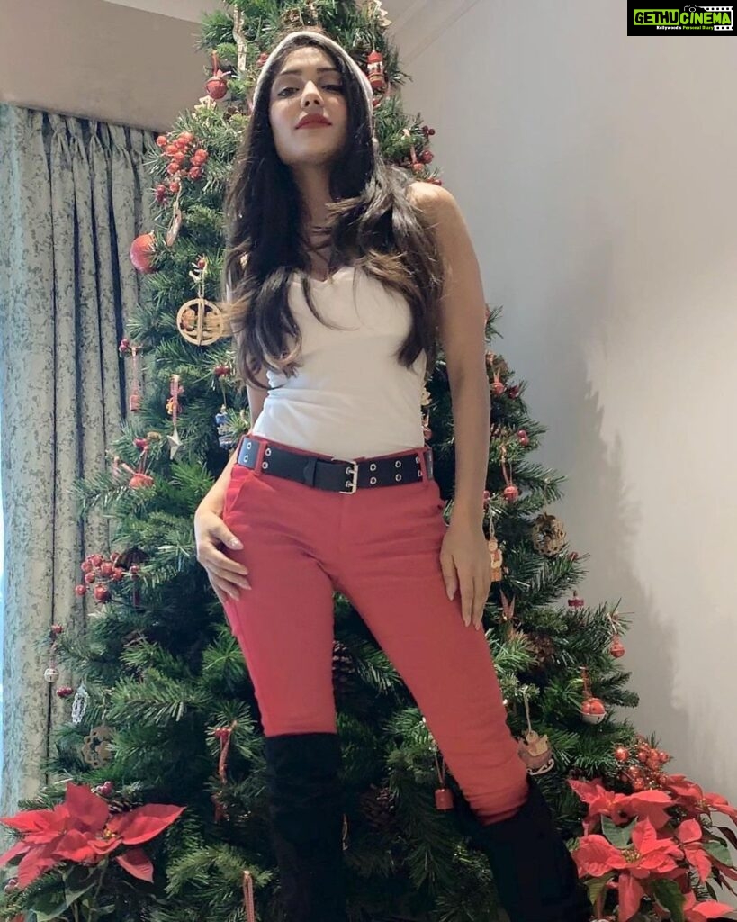Ishita Raj Sharma Instagram - Let Rudolf drive us to a happy paradise! Joyful Christmas yo everyone🎄🦌❤️