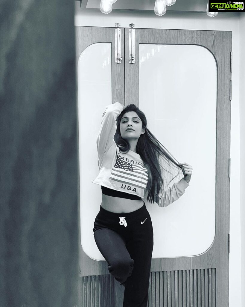Ishita Raj Sharma Instagram - There’s something about black and white, You feel, hidden yet seen! #seedforthought #vanitadiaries Chandigarh, India
