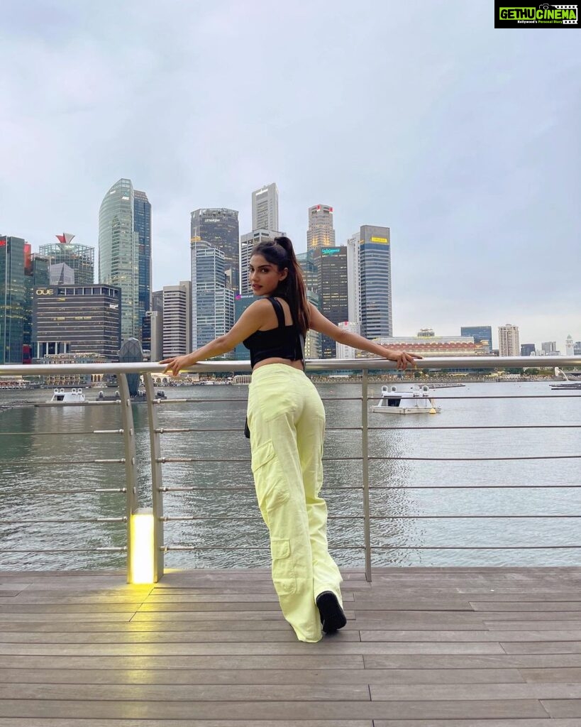 Ishita Raj Sharma Instagram - An evening by the river.. Marina Bay Singapore
