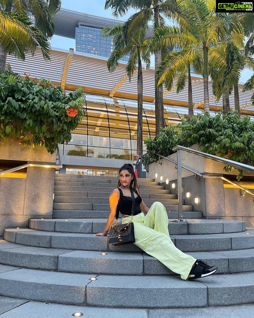 Ishita Raj Sharma Instagram - An evening by the river.. Marina Bay Singapore