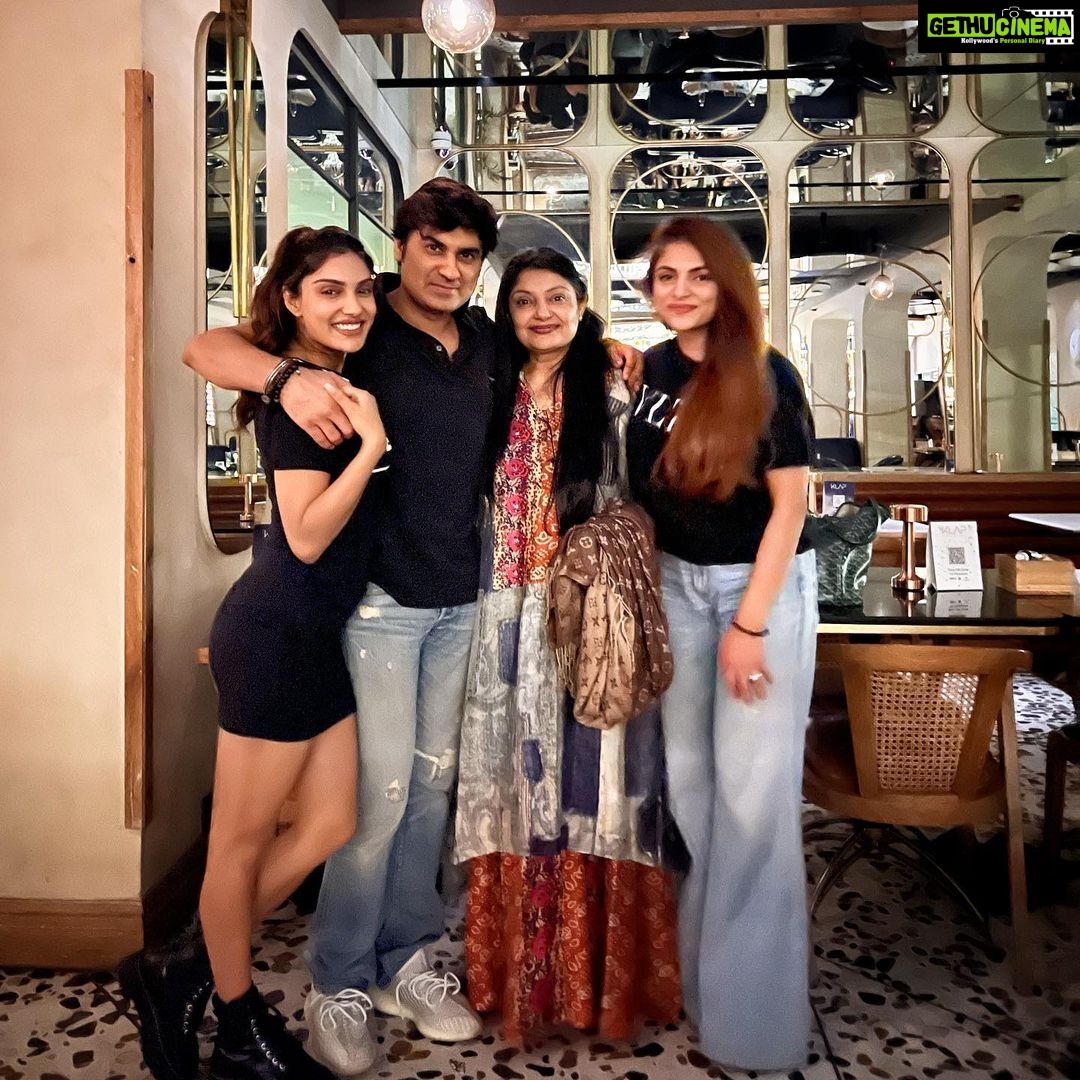 Ishita Raj Sharma Instagram - Happy birthday to the man because of whom Iam! Papa❤️ #myhappyspace