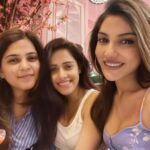 Ishita Raj Sharma Instagram - Outta the Pink, quite literally! . And thats how our slumber rooter night jus got started!