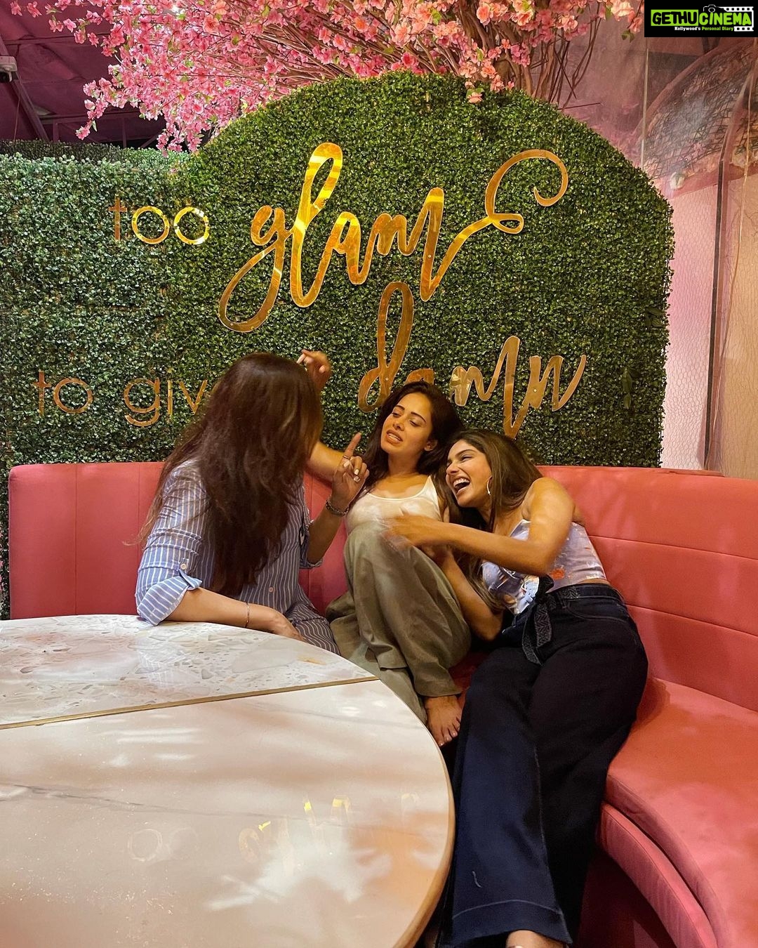 Ishita Raj Sharma Instagram - Outta the Pink, quite literally! . And thats how our slumber rooter night jus got started!