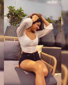 Ishita Raj Sharma Instagram - Too posey for a candid?