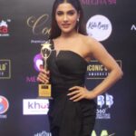 Ishita Raj Sharma Instagram - Iconic moment! Promise to live upto this one! love and shine ✨ #promisingfaceoftheyear . Wardrobe- @nikhitatandon HMU- @salomipillai @saffrn_hues_by_jas Thankyou @iconicgoldaward @raaj_bandgar888 for recognising!