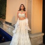Ishita Raj Sharma Instagram - Amour blanc 🤍🕊 #yaarkishaadithi . Outfit - @dishapatilprecouture Styled by- @spacemuffin27 stylebyj16@gmail.com Jewellery-@zevar_geeta Makeup -@allaboutface_by_nidhishah Hair-@salomipillai Amarvilas, Agra