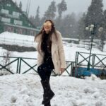 Ishita Raj Sharma Instagram - Experience yourself to know this 😍❄️ Gulmarg, Kashmir